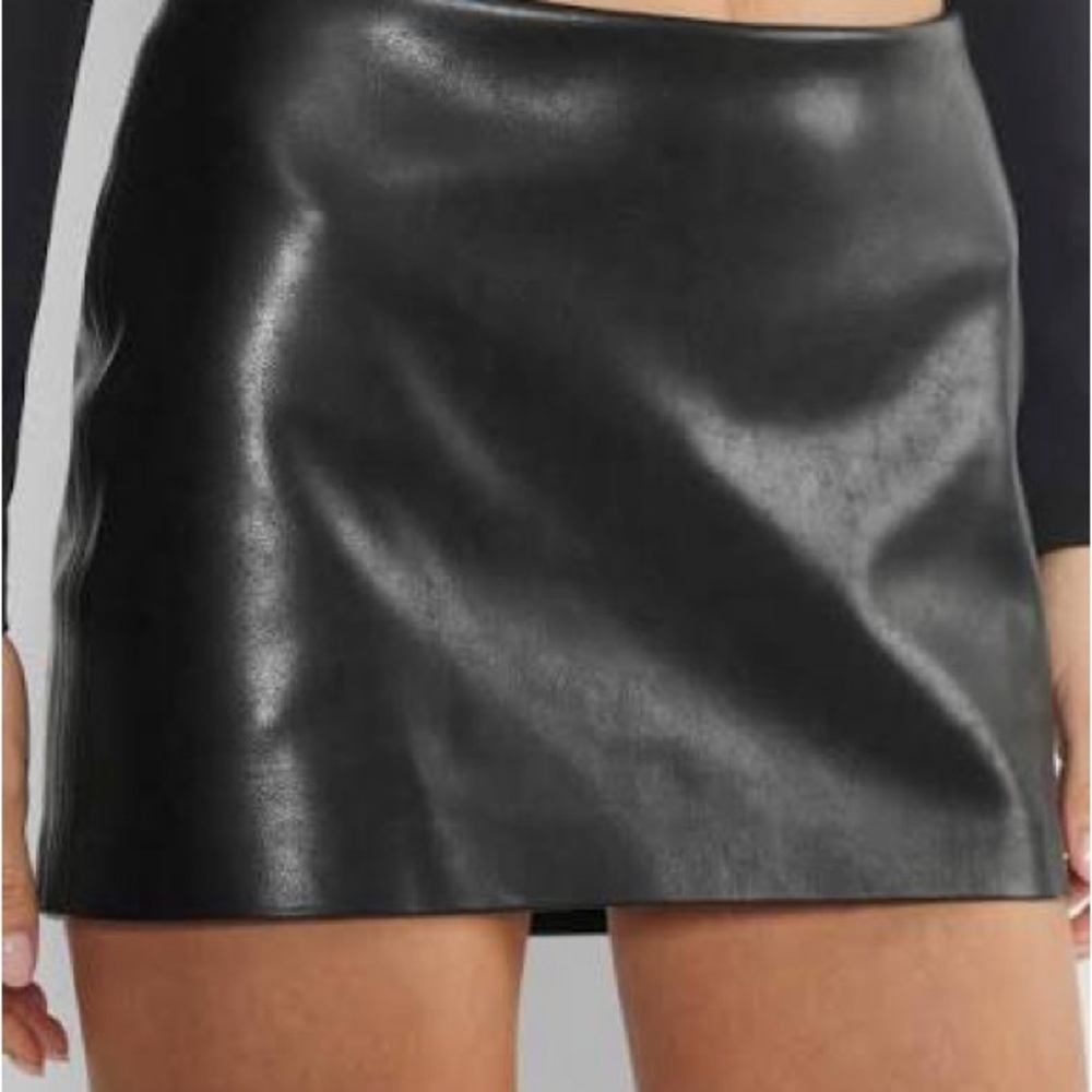Aritzia Deity Micro Skort - Picture 2 of 7